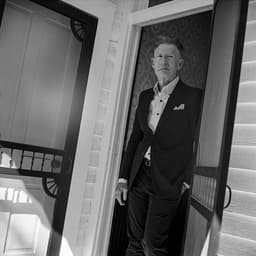 Lyle Lovett image