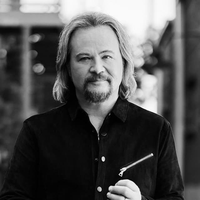 Travis Tritt suites and premium seating