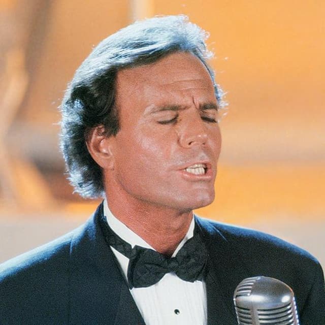 Julio Iglesias image