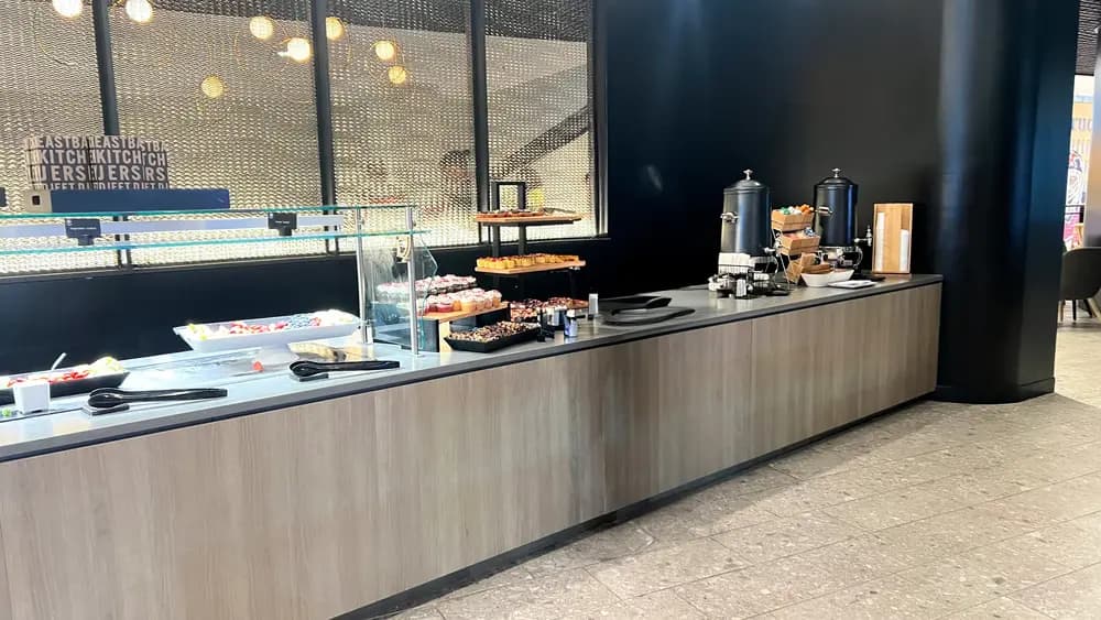 Pier Club 38, Row B representative photo