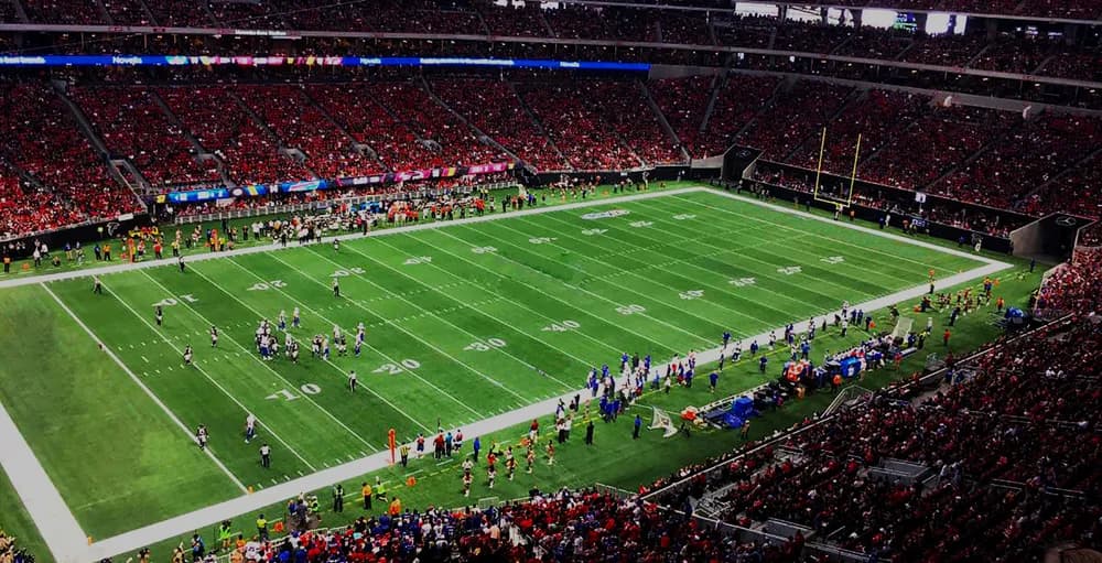 Molly B's Lounge, Row 1