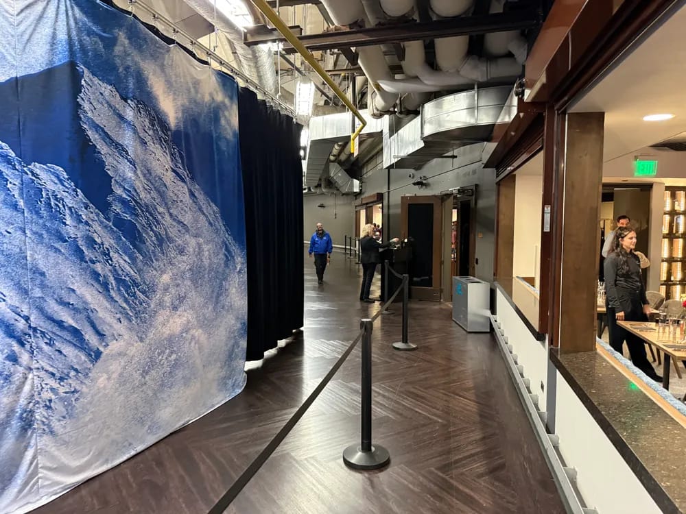 UMB Reserve Club Entrance