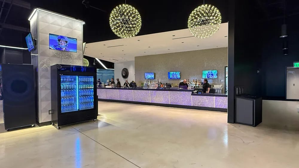 Delta 360 Club bar