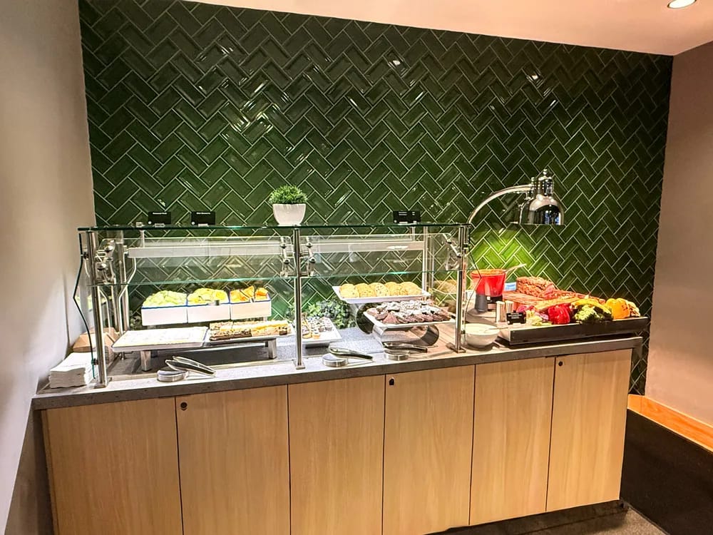 W Club food station