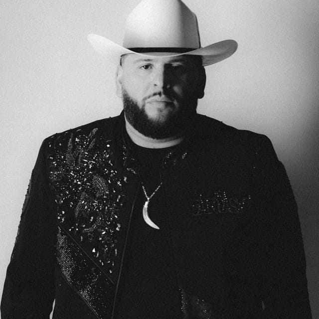 El Fantasma suites and premium seating